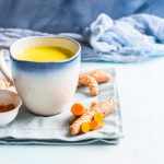 photo d'une tasse de golden milk