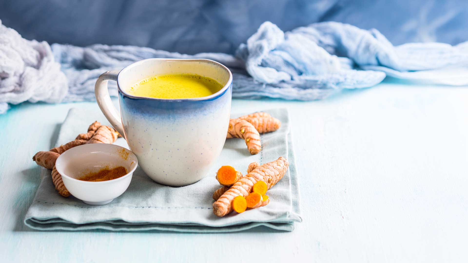 photo d'une tasse de golden milk